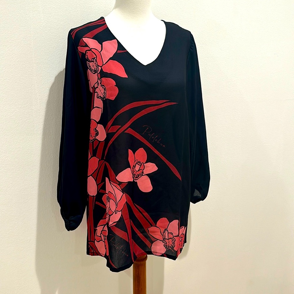 Pulelehua- New long sleeve blouse size small.